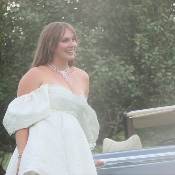 Elegant Off-Shoulder White Dress - Picture 13 of 15